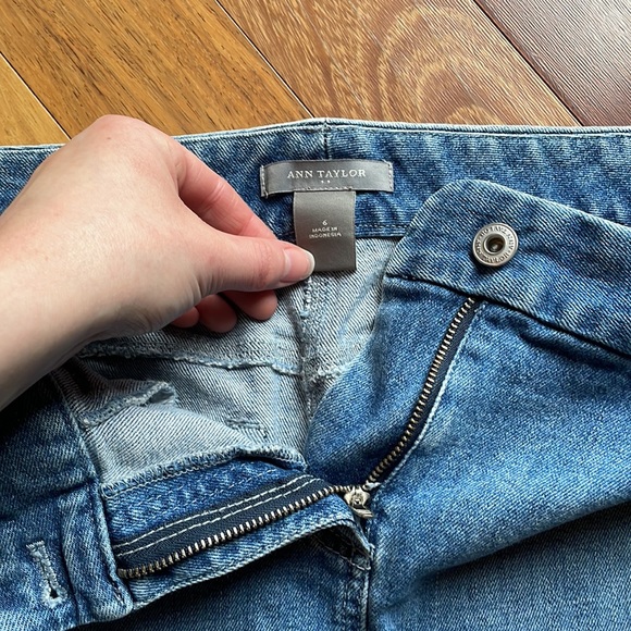 Ann Taylor Light Wash Denim Mini Skirt, size 6 - Picture 3 of 9